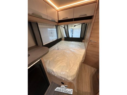 Knaus Sudwind Black Selection 450 FU FRENCH BED 1700 KG photo: 7
