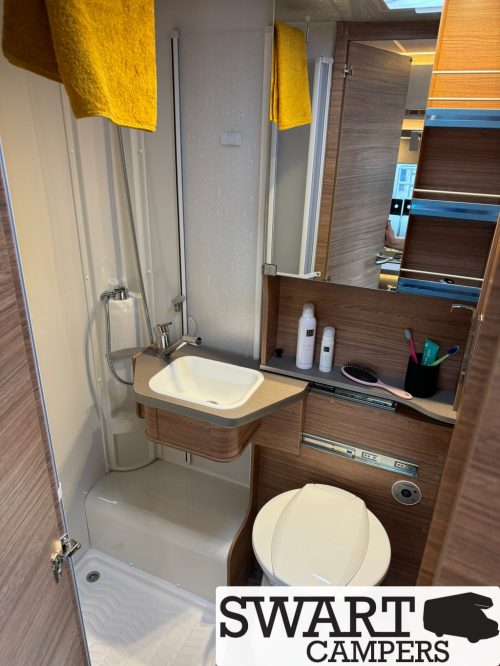 Weinsberg CaraLoft Ford 650 MEG, 155 hp automatic Single beds photo: 15