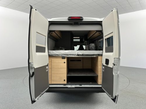 Malibu Van Diversity 640 LE K Charming GT Skyview photo: 17