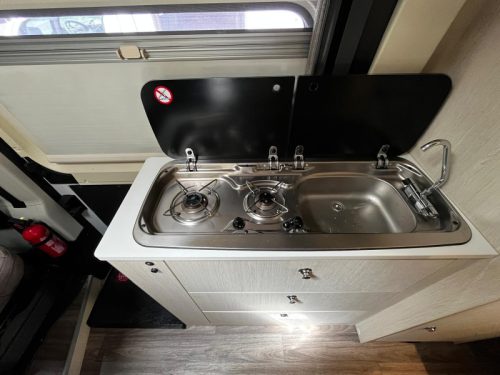 Challenger Vany 114 V Buscamper Transverse bed photo: 6