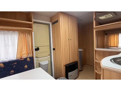 Home-Car Racer Spirit 45 FHU French bed dinette toilet photo: 9