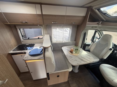 Hymer carado T 447 automatique lits jumeaux auvent climatisation de toit panneau solaire antenne parabolique &eacute;lectrique TV cam&eacute;ra porte-v&eacute;los grand garage r&eacute;frig&eacute;rateur XXL photo: 21