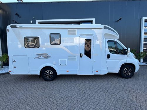 Laika Kosmo 212 leveling system queen bed 7m photo: 27