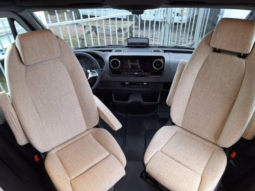 Hymer Grand Canyon S 600 4 PERSONS+SLEEPING ROOF-170HP photo: 21