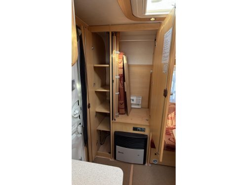 Dethleffs Camper 440 DB Querbett Sitztoilette Foto: 3