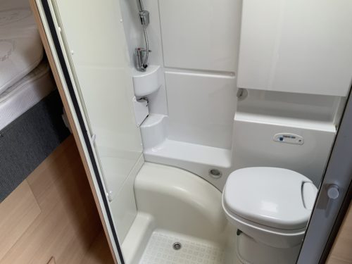 Knaus Van Ti 600 ME &ndash; Complete 3 liter 160 HP Semi-integrated, fixed bed, half-dinette, swivel seats Motorhome center on the road photo: 31