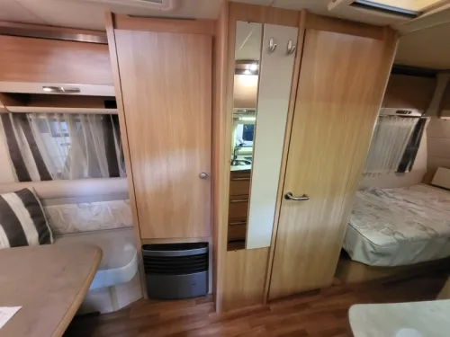 Knaus Sudwind 460 EU avec auvent &agrave; cassette et paroi lat&eacute;rale photo : 5