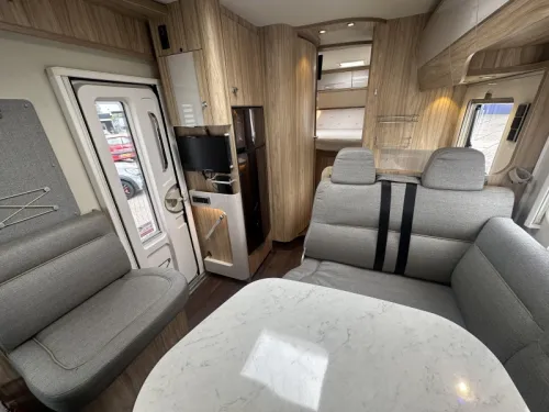 Hymer B698 Queensbed L-Sitzgruppe 150PS TV Foto: 7