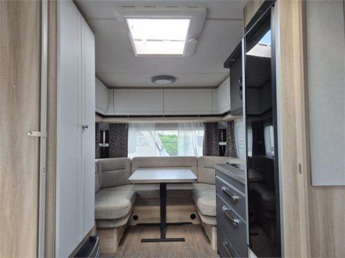 Hobby De Luxe 460 UFE photo: 7