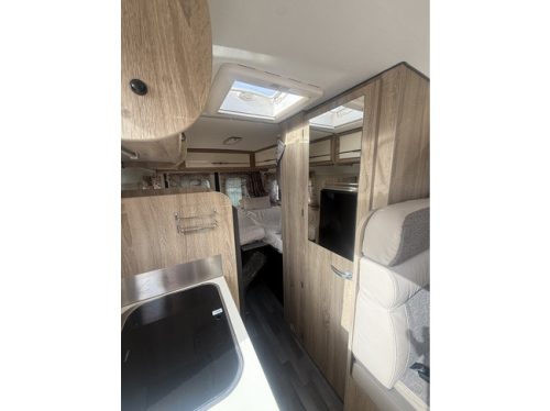 Karmann dexter 625 automatic 150 hp camper van length beds air conditioning leather awning tow bar alloy wheels 16 inch remis pleated blinds photo: 21