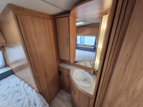 Hobby De Luxe 460 UFE mit Markise Foto: 14