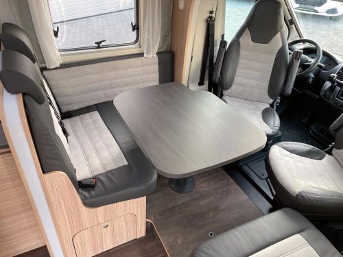 Su T68 Adventure Edition, automatic, TV + sat, single beds and pop-top roof photo: 7