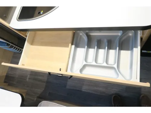 Weinsberg CaraOne Edition HOT 480 QDK Etagenbett Festbett Sitzgruppe Foto: 11