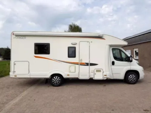P.L.A. Camper Voyager Queensbed Drop-down bed