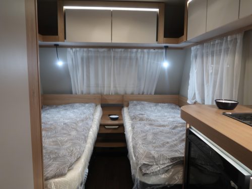 Knaus Sport 460 EU EINZELBETTEN / GER&Auml;UMIGE SITZGRUPPE Foto: 8