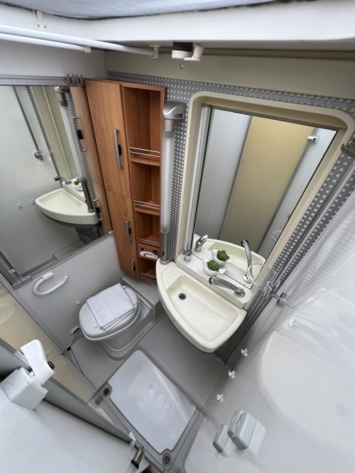 Hymer B630 STARLINE AUTOMAAT DWARSBED+HEFBED BEARLOCK MAXFAN Foto: 9