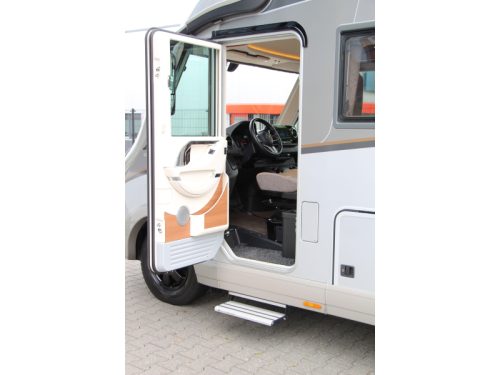 Carthago Chic C-Line I 4.9 LE-L Single beds + Pop-top roof  photo: 20