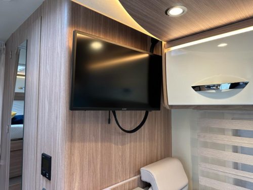 B&uuml;rstner Delfin T 690 G - navi photo: 16
