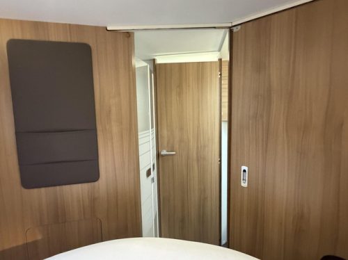 Adria Coral S 670SC Cama de matrimonio Toldo Maxxfan Loer plano foto: 23