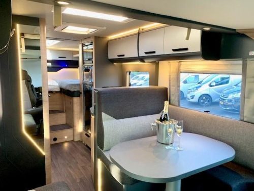 Knaus 2027 LIVE i700 MEG New &amp; all EXTRAS! photo: 3