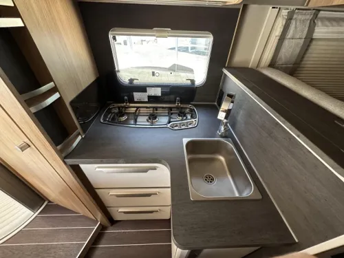 Knaus Sky Wave 60 Years 650 MF Autom-Hubbett-Luftfederung Foto: 17