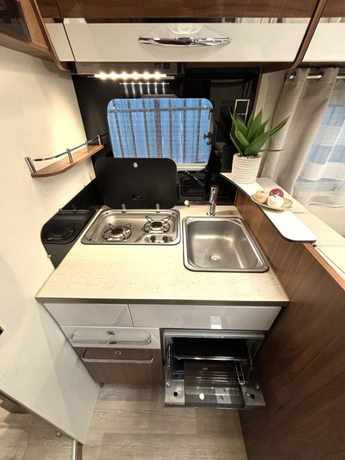 Pilote Sensation 700 P QUEENSBED 6.99M XXL GARAGE CONSTRUCT photo: 6