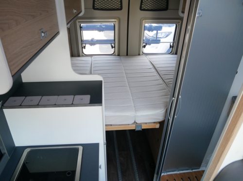 Sunlight 540, Compacte 5.40 Buscamper, Dwarsbed, Dakairco, Trekhaak foto: 16