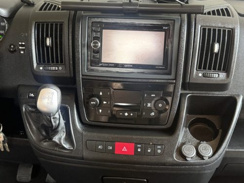 Hymer B 594 automatic 150 hp very compact camper full options dwarbed+hefbed EP levelsysteem luifel webasto standkachel dakairco 2x zonnepaneel elktr schotel tv grote garage photo: 11