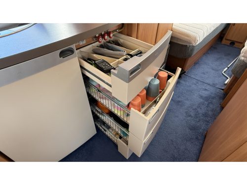 Hobby De Luxe 540 UL single beds dinette photo: 5