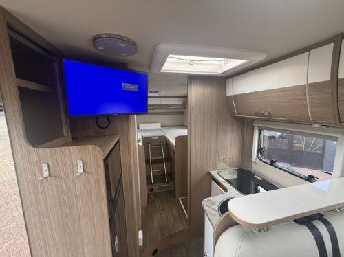 Hymer carado T 447 automatique lits jumeaux auvent climatisation de toit panneau solaire antenne parabolique &eacute;lectrique TV cam&eacute;ra porte-v&eacute;los grand garage r&eacute;frig&eacute;rateur XXL photo: 22