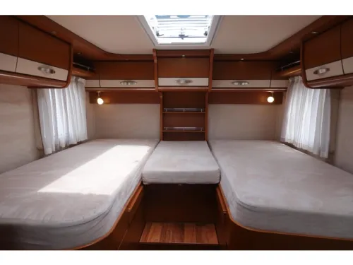 Hymer B class 678 2 person version photo: 18