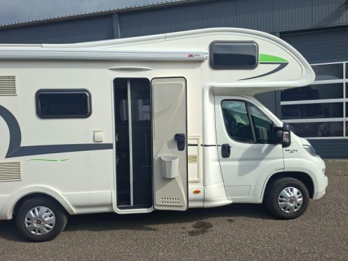 Forster A699 HB ger&auml;umiges 6-Personen-Familien-Wohnmobil Foto: 6