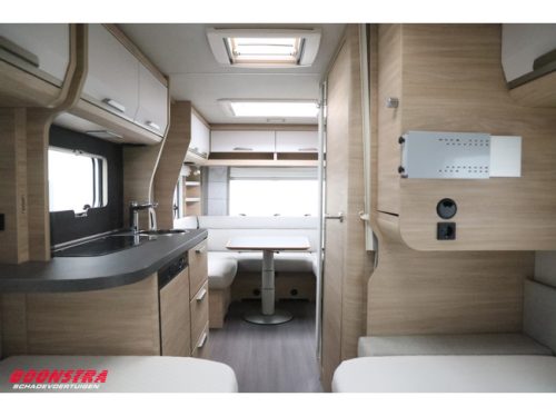 Knaus Sudwind 500 EU Rangierhilfe L&auml;ngsbetten Rundsitzgruppe 60-Jahre Edition Foto: 15