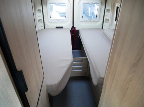 Camping-car Clever 6.40 Mtr, Ch&acirc;ssis Maxi, Lits Jumeaux Bas !! photo : 17