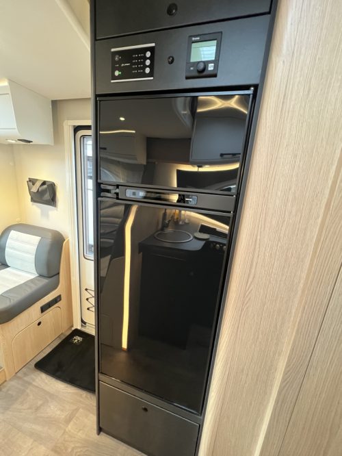 Sunlight T68 ADVENTURE EDITION SINGLE BEDS+POP-TOP ROOF 9-TR AUTO photo: 8
