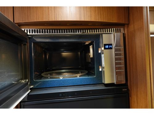 NIESMANN BISCHOFF Arto 83B 180Pk Automatic | Overhead Cabinets | Bar Seating | Leveling System | Roof Air Conditioning photo: 12