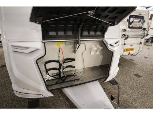 Knaus Sport 450 FU Awning Walker, Mover, photo: 21