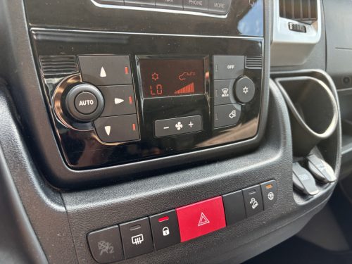 Hymer GRAND CANYON TRANSVERSE BED+POP-TOP ROOF EURO6 TOW HITCH photo: 14