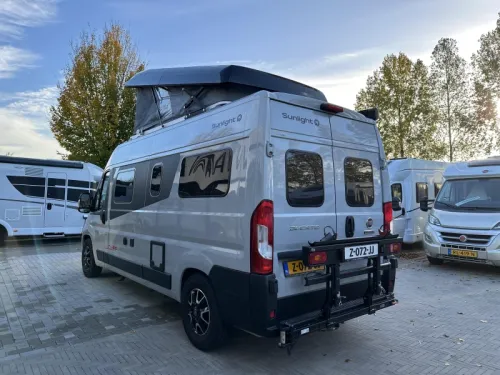 Sunlight Cliff 600 RT met hefdak!  foto: 3
