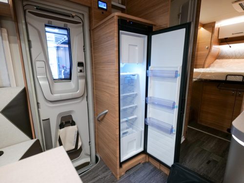 Weinsberg CaraSuite Spicy 700 DX AUTOMATIC FACE 2 FACE 2027 photo: 17