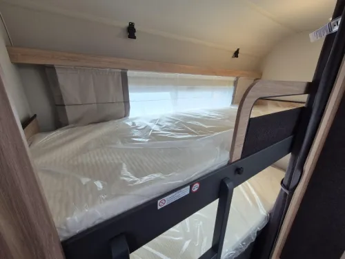 Knaus Sport Platinum 500 QDK Bunk bed and garage door photo: 17