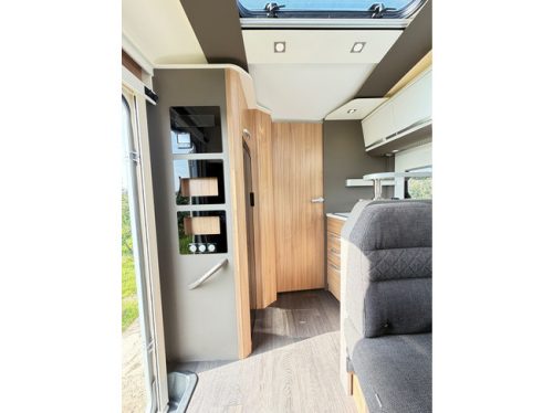 Adria CORAL 670 SC Supreme AUTOMATIC / C1 RBW / 5 SEATS / AIR SUSPENSION / ALDE / SOLAR PANEL / MAXXFAN / CONSTRUCT LOCK / OVEN photo: 12