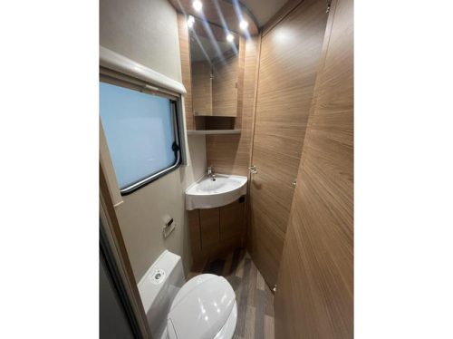 Weinsberg CaraSuite 650 MF 5 Gurte, mit Hubbett Foto: 11