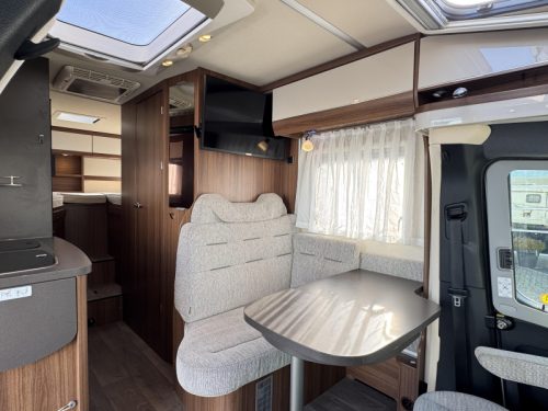 Hymer ML-T 580 - Hydraulische St&uuml;tzen - Foto: 3