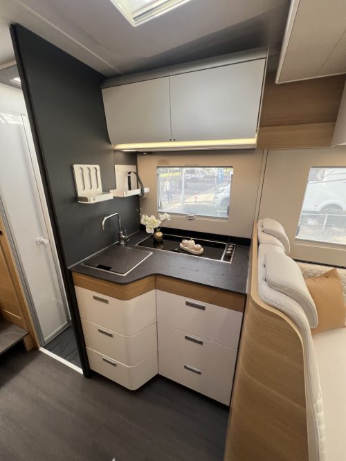 Adria Matrix 670SL SINGLE BEDS+POP-TOP ROOF SOLAR PANEL 4,805KM! photo: 6