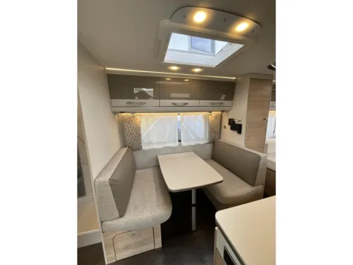 Dethleffs Nomad 490 EST MOVER-SHOWER-AWNING-AIR CONDITIONING photo: 3
