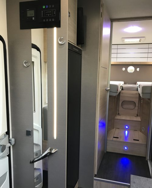 Challenger # 9T Automatic # Single beds # photo: 17
