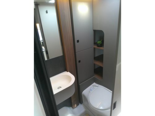 LMC Cruiser 740 EL single beds, Automatic  photo: 23