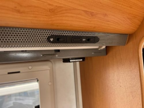 Hymer Bc 655 Cl. Dachklimaanlage Solaranlage Hubbett Fahrradtr&auml;ger 7 Personen 4 Schlafpl&auml;tze Wohnmobil Foto: 21