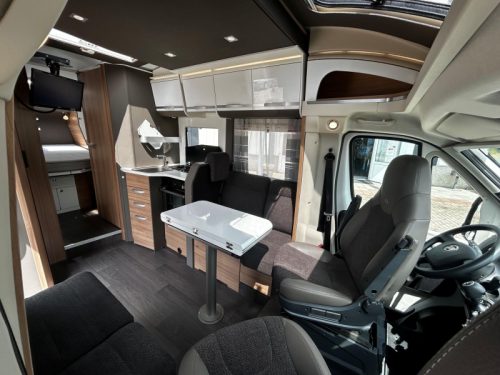 Adria Matrix Plus 670 DC TV & Satellit, Bankklimaanlage Foto: 6